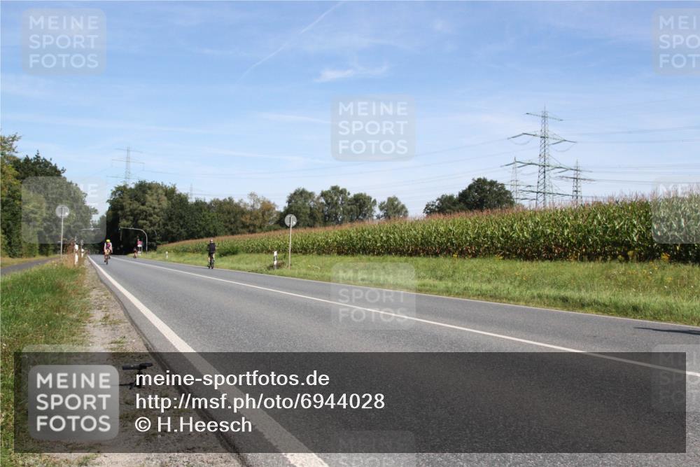 01.09.2024 - 17. Tribühne Triathlon H.Heesch http://msf.ph/oto/6944028 01.09.2024 11:44:58 Radfahren 452, 481 meine-sportfotos.de