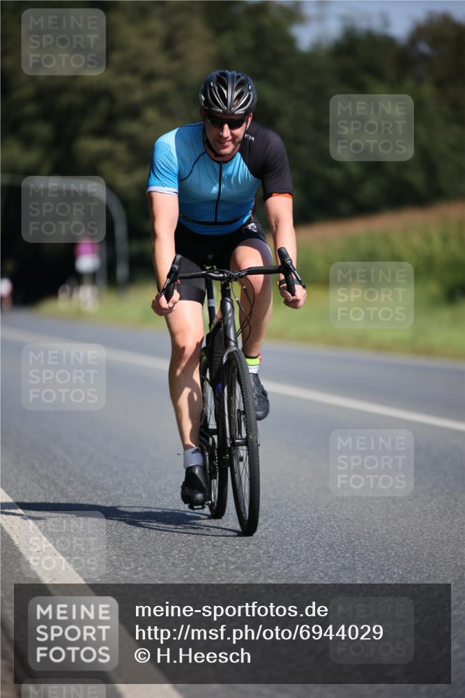 01.09.2024 - 17. Tribühne Triathlon H.Heesch http://msf.ph/oto/6944029 01.09.2024 11:36:09 Radfahren 394, 505, 550 meine-sportfotos.de