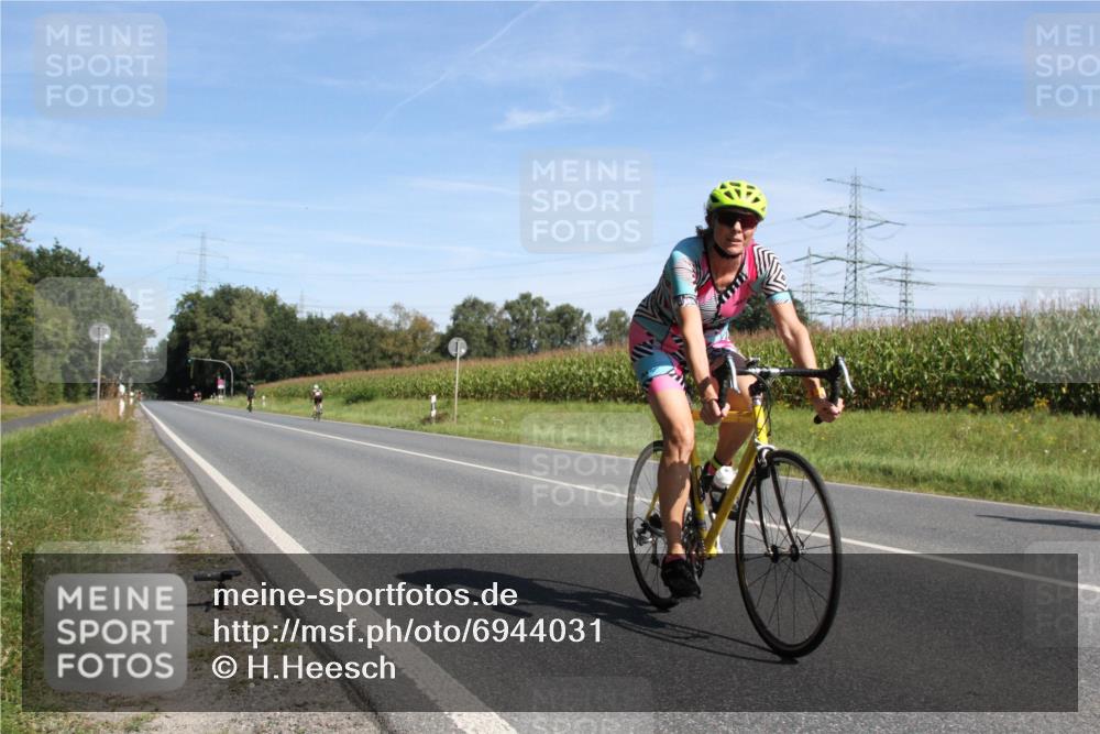 01.09.2024 - 17. Tribühne Triathlon H.Heesch http://msf.ph/oto/6944031 01.09.2024 11:45:04 Radfahren 481, 539 meine-sportfotos.de