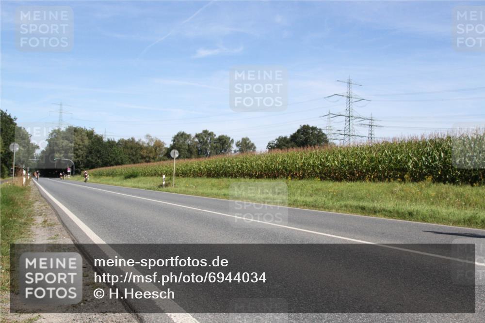01.09.2024 - 17. Tribühne Triathlon H.Heesch http://msf.ph/oto/6944034 01.09.2024 11:45:12 Radfahren 513 meine-sportfotos.de