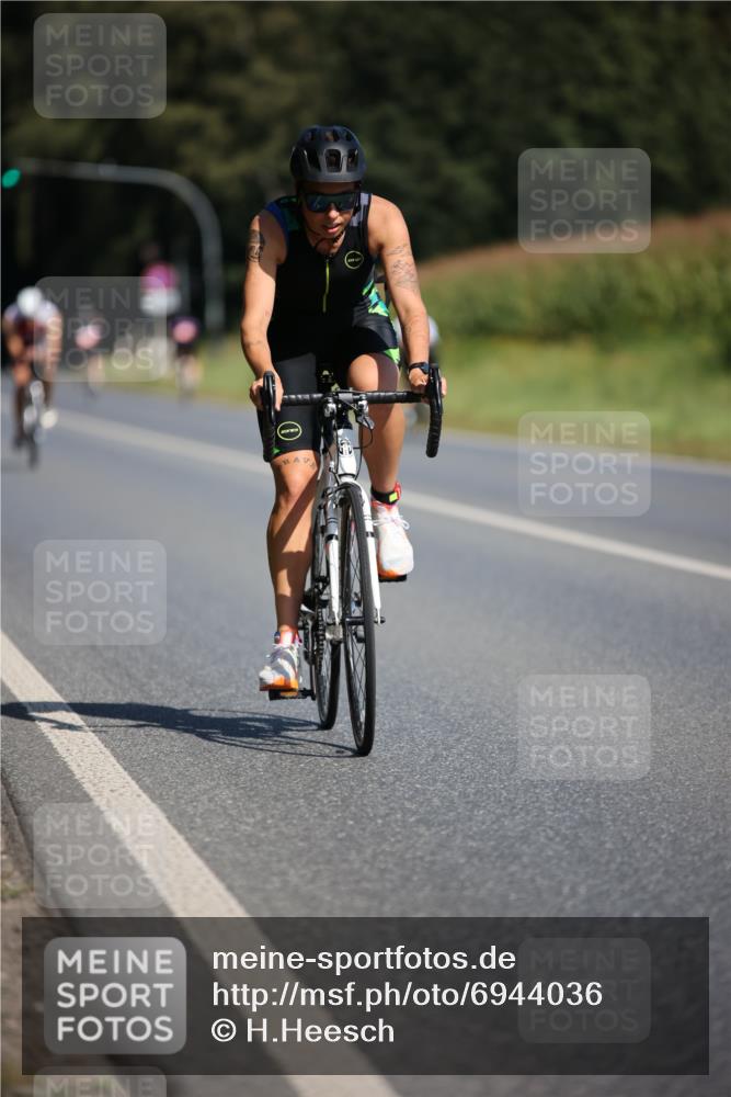 01.09.2024 - 17. Tribühne Triathlon H.Heesch http://msf.ph/oto/6944036 01.09.2024 11:36:21 Radfahren 312, 382, 446, 470, 538 meine-sportfotos.de
