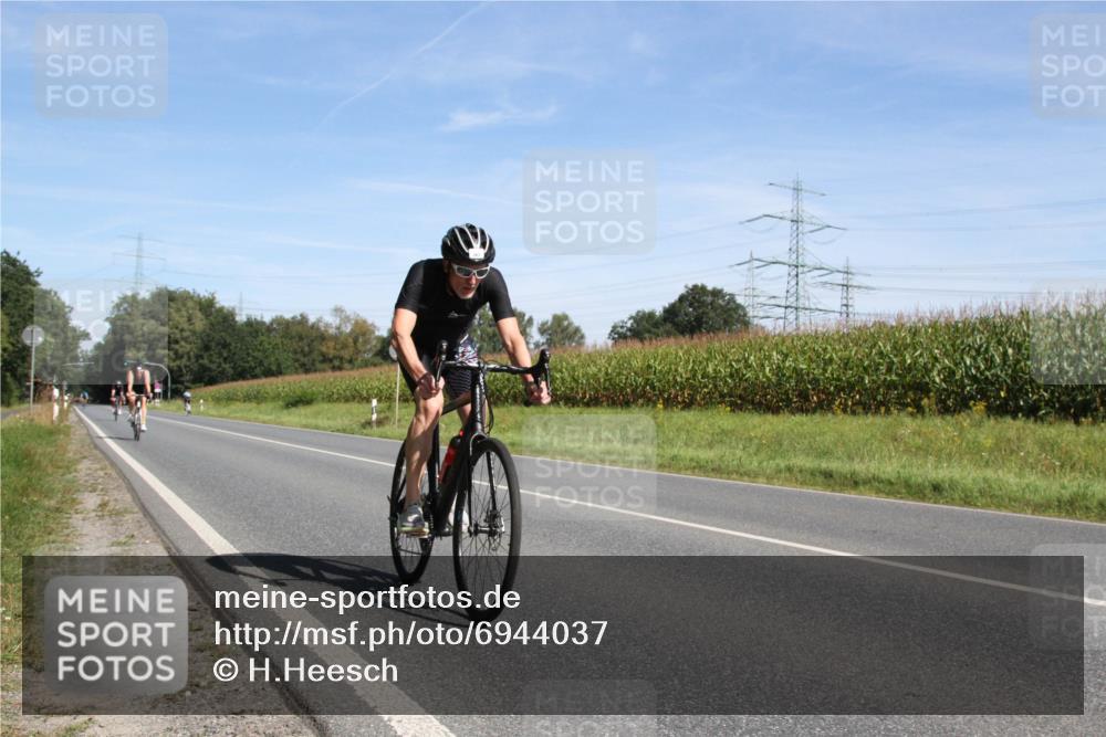 01.09.2024 - 17. Tribühne Triathlon H.Heesch http://msf.ph/oto/6944037 01.09.2024 11:45:21 Radfahren 403, 447, 479, 484, 487, 557, 563 meine-sportfotos.de