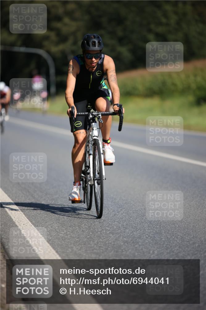01.09.2024 - 17. Tribühne Triathlon H.Heesch http://msf.ph/oto/6944041 01.09.2024 11:36:21 Radfahren 312, 382, 446, 470, 538 meine-sportfotos.de