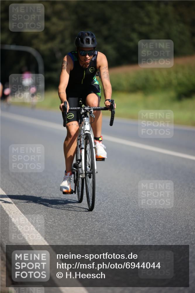 01.09.2024 - 17. Tribühne Triathlon H.Heesch http://msf.ph/oto/6944044 01.09.2024 11:36:21 Radfahren 312, 382, 446, 470, 538 meine-sportfotos.de