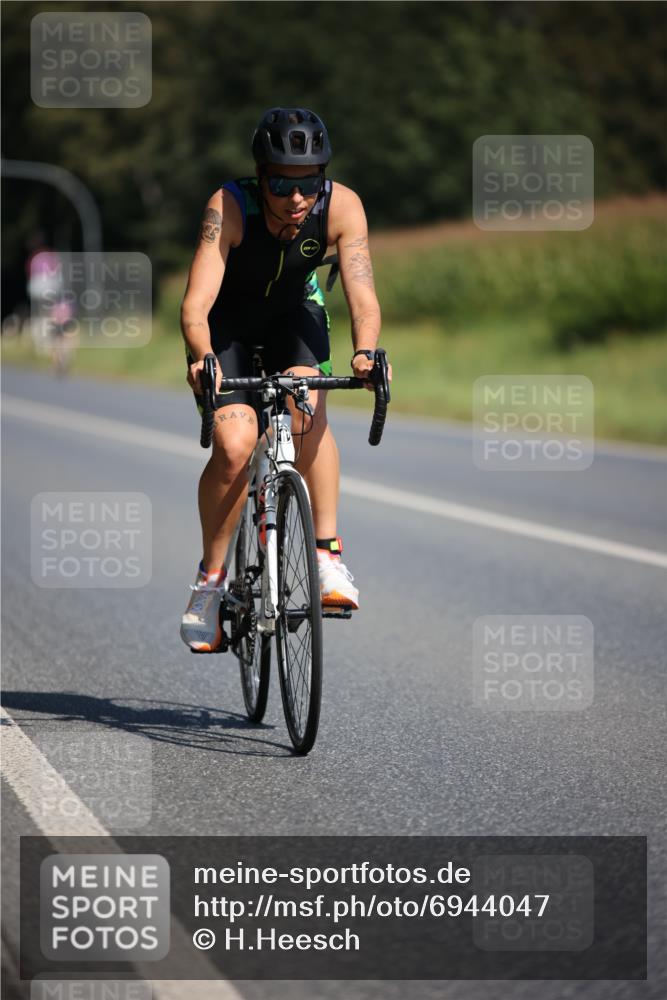 01.09.2024 - 17. Tribühne Triathlon H.Heesch http://msf.ph/oto/6944047 01.09.2024 11:36:21 Radfahren 312, 382, 446, 470, 538 meine-sportfotos.de