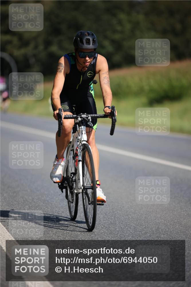 01.09.2024 - 17. Tribühne Triathlon H.Heesch http://msf.ph/oto/6944050 01.09.2024 11:36:21 Radfahren 312, 382, 446, 470, 538 meine-sportfotos.de