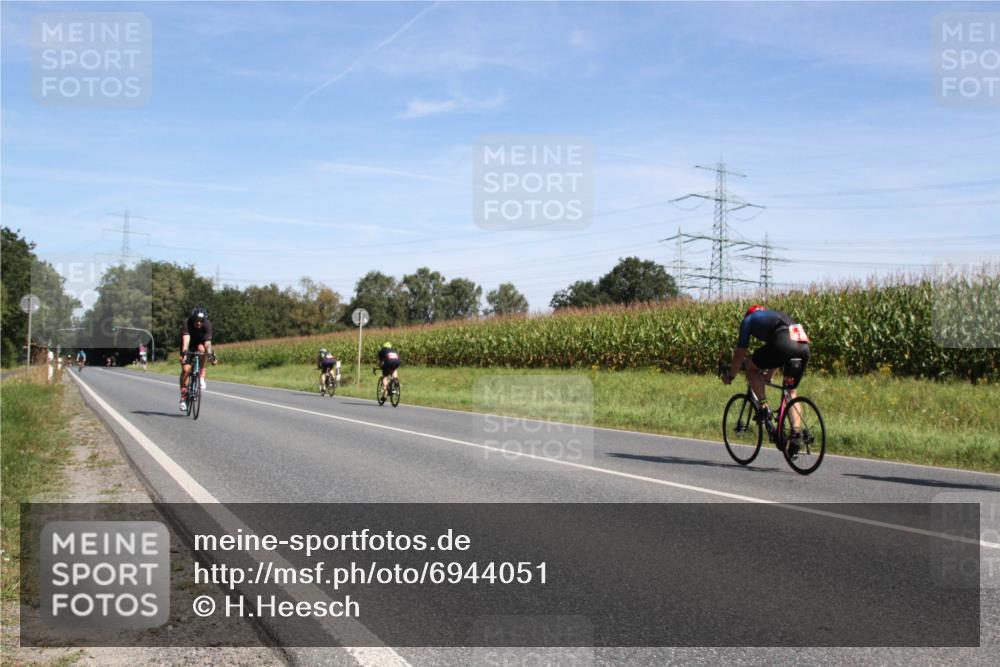 01.09.2024 - 17. Tribühne Triathlon H.Heesch http://msf.ph/oto/6944051 01.09.2024 11:45:24 Radfahren 403, 447, 479, 484, 487, 557, 563 meine-sportfotos.de