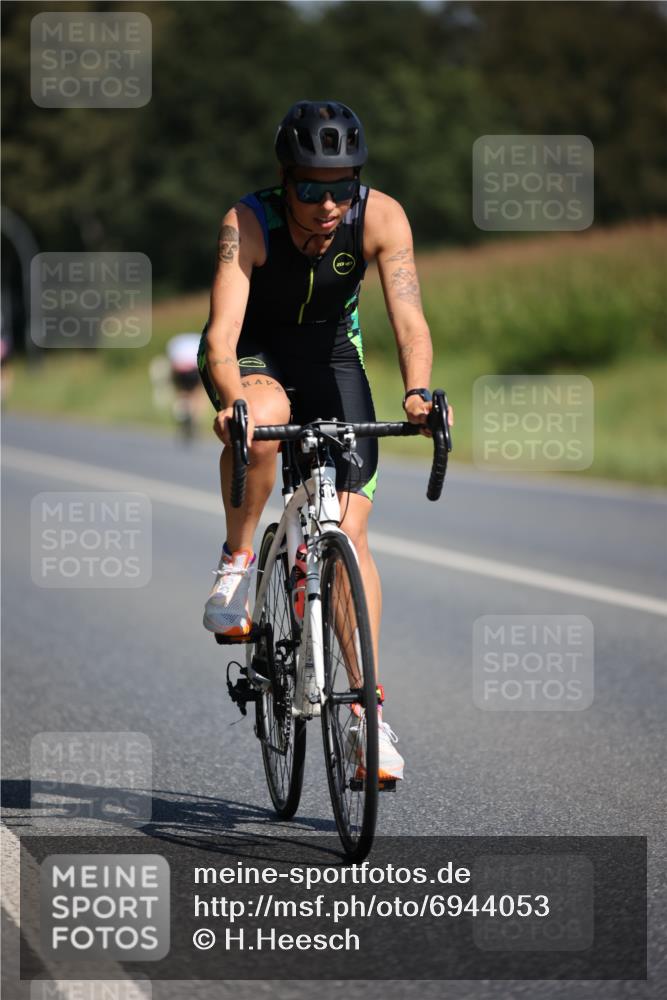 01.09.2024 - 17. Tribühne Triathlon H.Heesch http://msf.ph/oto/6944053 01.09.2024 11:36:21 Radfahren 312, 382, 446, 470, 538 meine-sportfotos.de