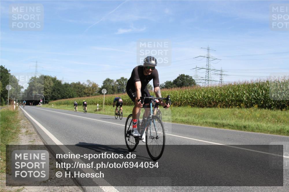 01.09.2024 - 17. Tribühne Triathlon H.Heesch http://msf.ph/oto/6944054 01.09.2024 11:45:26 Radfahren 403, 447, 479, 487, 557, 563 meine-sportfotos.de