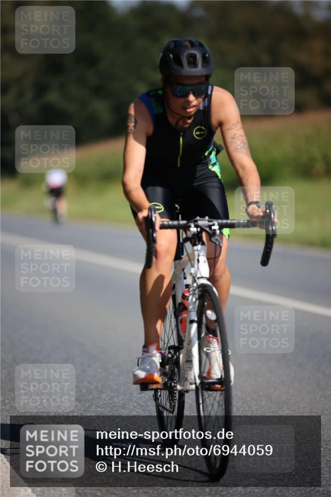 01.09.2024 - 17. Tribühne Triathlon H.Heesch http://msf.ph/oto/6944059 01.09.2024 11:36:22 Radfahren 312, 382, 446, 470, 538 meine-sportfotos.de