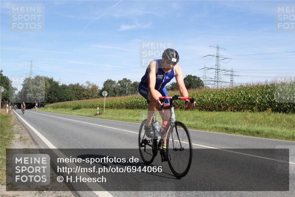 01.09.2024 - 17. Tribühne Triathlon H.Heesch http://msf.ph/oto/6944066 01.09.2024 11:45:49 Radfahren 441, 530, 549 meine-sportfotos.de