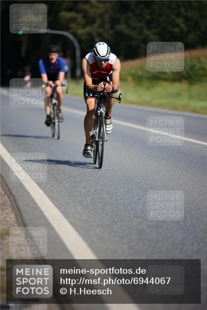 01.09.2024 - 17. Tribühne Triathlon H.Heesch http://msf.ph/oto/6944067 01.09.2024 11:36:24 Radfahren 312, 382, 446, 470, 545 meine-sportfotos.de