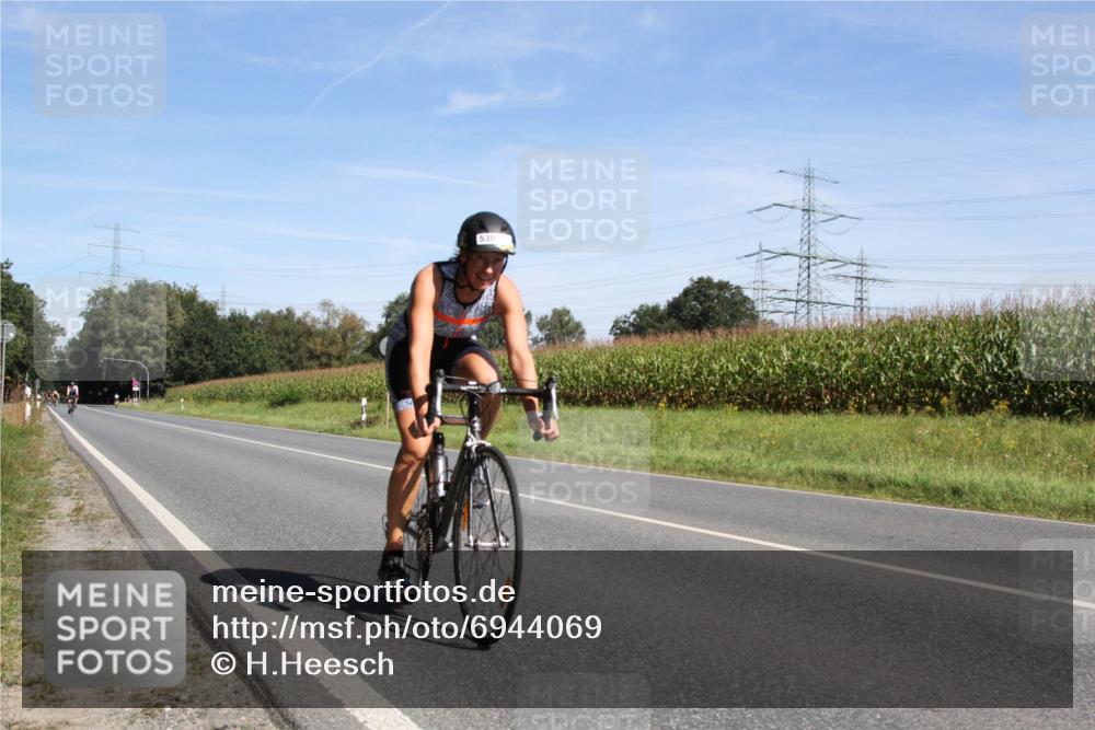 01.09.2024 - 17. Tribühne Triathlon H.Heesch http://msf.ph/oto/6944069 01.09.2024 11:45:54 Radfahren 530, 549 meine-sportfotos.de