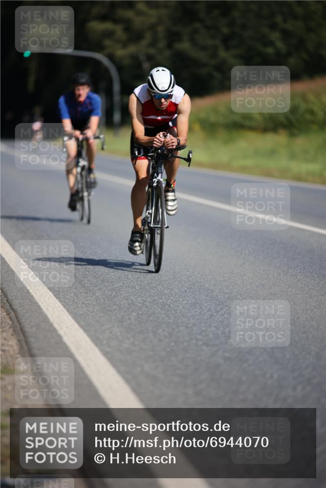 01.09.2024 - 17. Tribühne Triathlon H.Heesch http://msf.ph/oto/6944070 01.09.2024 11:36:24 Radfahren 312, 382, 446, 470, 545 meine-sportfotos.de