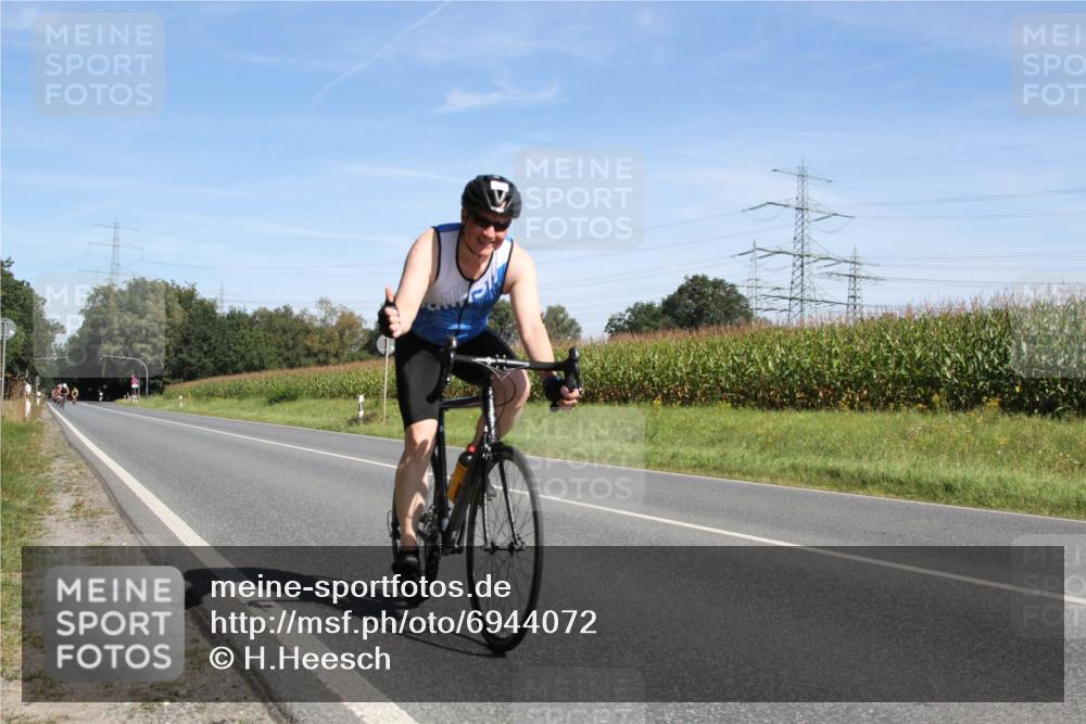 01.09.2024 - 17. Tribühne Triathlon H.Heesch http://msf.ph/oto/6944072 01.09.2024 11:46:00 Radfahren 561 meine-sportfotos.de