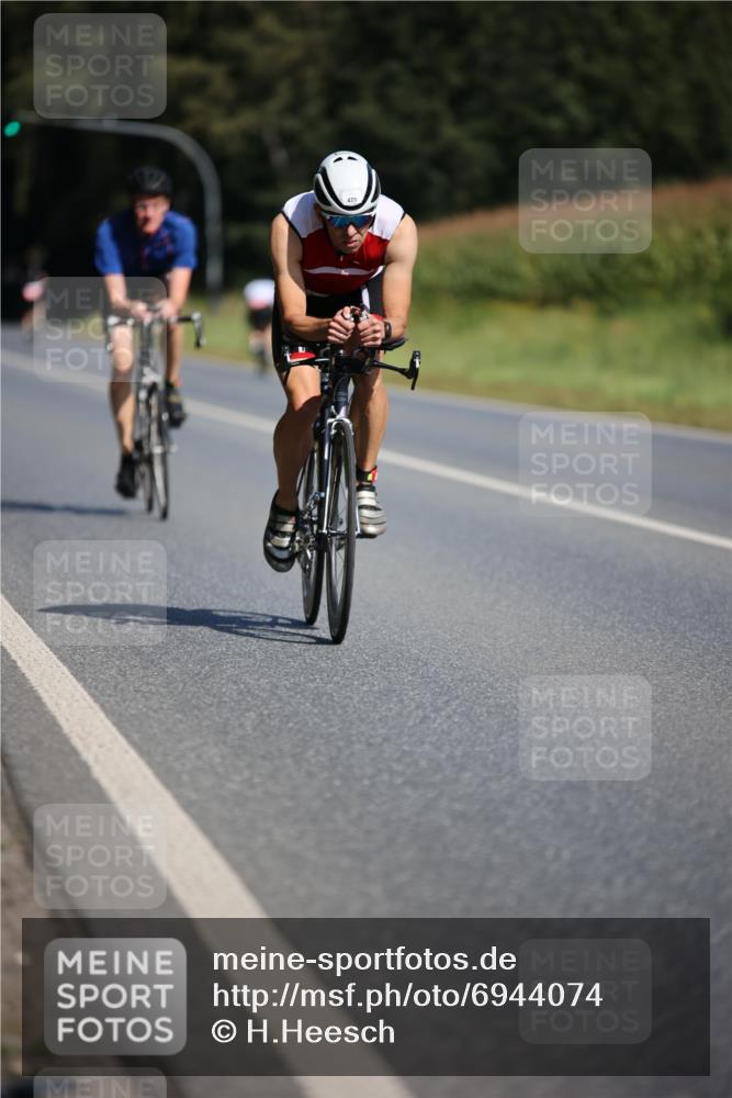 01.09.2024 - 17. Tribühne Triathlon H.Heesch http://msf.ph/oto/6944074 01.09.2024 11:36:24 Radfahren 312, 382, 446, 470, 545 meine-sportfotos.de