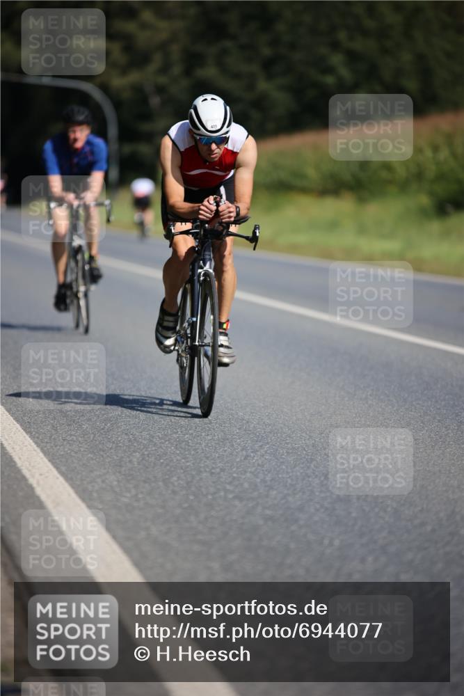 01.09.2024 - 17. Tribühne Triathlon H.Heesch http://msf.ph/oto/6944077 01.09.2024 11:36:24 Radfahren 312, 382, 446, 470, 545 meine-sportfotos.de