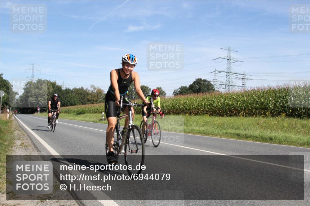 01.09.2024 - 17. Tribühne Triathlon H.Heesch http://msf.ph/oto/6944079 01.09.2024 11:46:11 Radfahren 332, 342, 422, 491, 492, 493 meine-sportfotos.de
