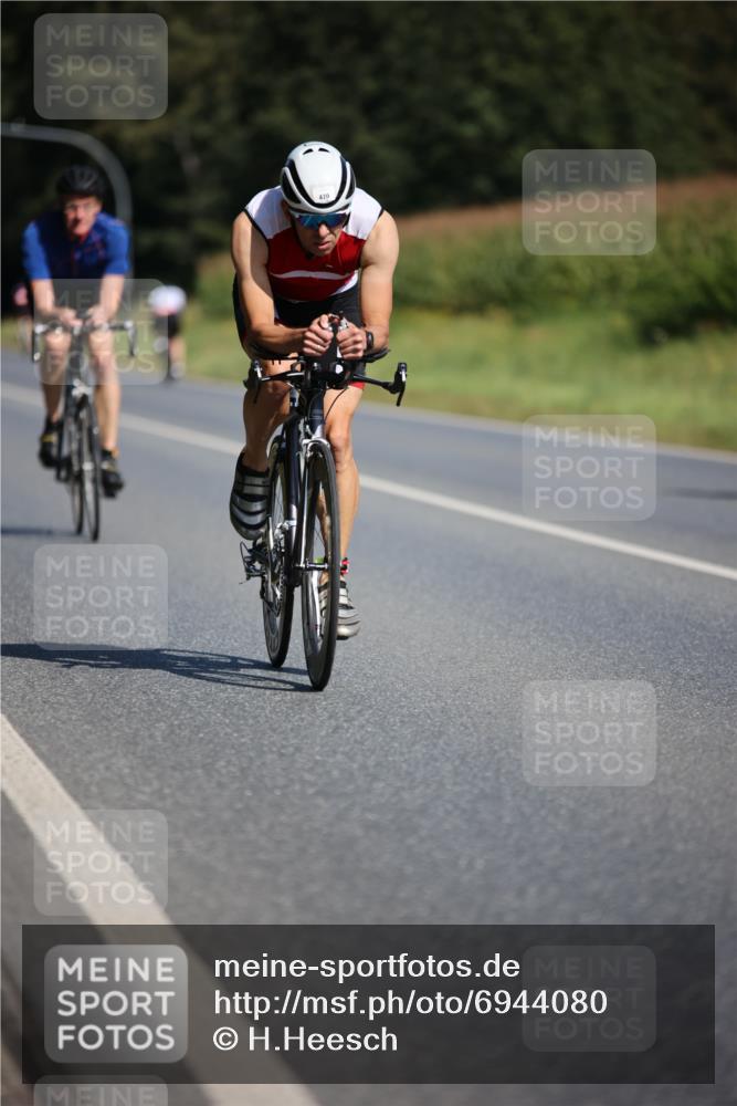 01.09.2024 - 17. Tribühne Triathlon H.Heesch http://msf.ph/oto/6944080 01.09.2024 11:36:24 Radfahren 312, 382, 446, 470, 545 meine-sportfotos.de