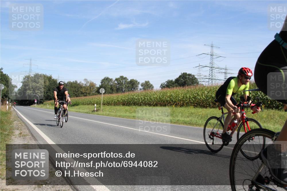 01.09.2024 - 17. Tribühne Triathlon H.Heesch http://msf.ph/oto/6944082 01.09.2024 11:46:11 Radfahren 332, 342, 422, 491, 492, 493 meine-sportfotos.de