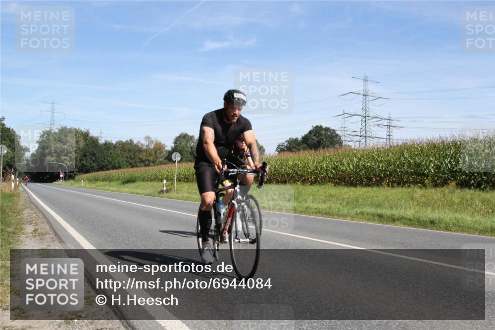 01.09.2024 - 17. Tribühne Triathlon H.Heesch http://msf.ph/oto/6944084 01.09.2024 11:46:12 Radfahren 332, 342, 422, 491, 492, 493, 607 meine-sportfotos.de