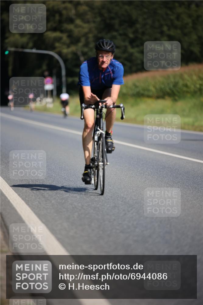 01.09.2024 - 17. Tribühne Triathlon H.Heesch http://msf.ph/oto/6944086 01.09.2024 11:36:25 Radfahren 312, 330, 382, 470, 545 meine-sportfotos.de