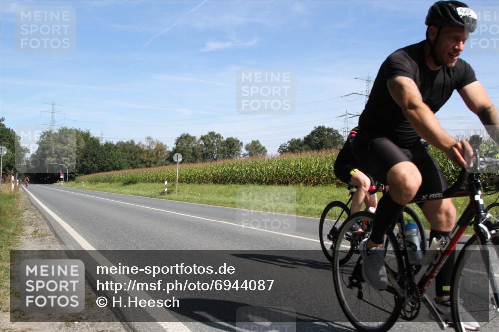 01.09.2024 - 17. Tribühne Triathlon H.Heesch http://msf.ph/oto/6944087 01.09.2024 11:46:13 Radfahren 332, 342, 422, 491, 492, 493, 525, 607 meine-sportfotos.de