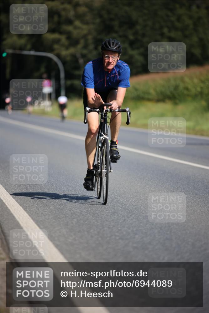 01.09.2024 - 17. Tribühne Triathlon H.Heesch http://msf.ph/oto/6944089 01.09.2024 11:36:25 Radfahren 312, 330, 382, 470, 545 meine-sportfotos.de