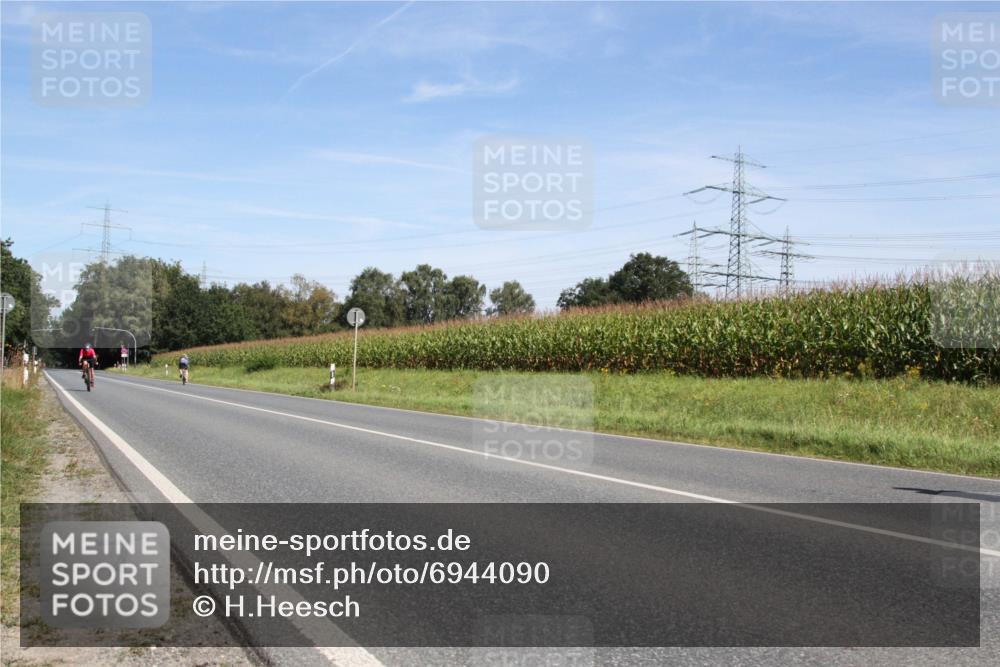 01.09.2024 - 17. Tribühne Triathlon H.Heesch http://msf.ph/oto/6944090 01.09.2024 11:46:19 Radfahren 405, 498, 525, 607 meine-sportfotos.de