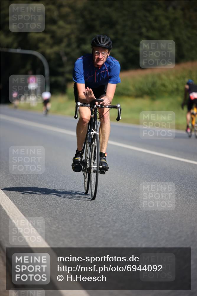 01.09.2024 - 17. Tribühne Triathlon H.Heesch http://msf.ph/oto/6944092 01.09.2024 11:36:25 Radfahren 312, 330, 382, 470, 545 meine-sportfotos.de