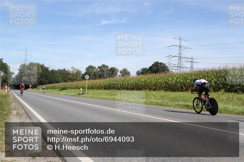 01.09.2024 - 17. Tribühne Triathlon H.Heesch http://msf.ph/oto/6944093 01.09.2024 11:46:19 Radfahren 405, 498, 525, 607 meine-sportfotos.de