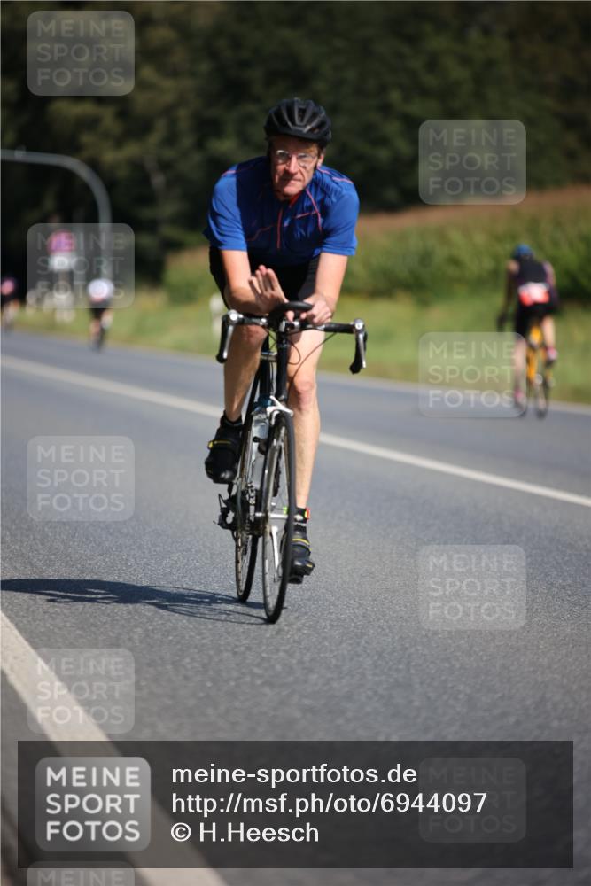 01.09.2024 - 17. Tribühne Triathlon H.Heesch http://msf.ph/oto/6944097 01.09.2024 11:36:25 Radfahren 312, 330, 382, 470, 545 meine-sportfotos.de