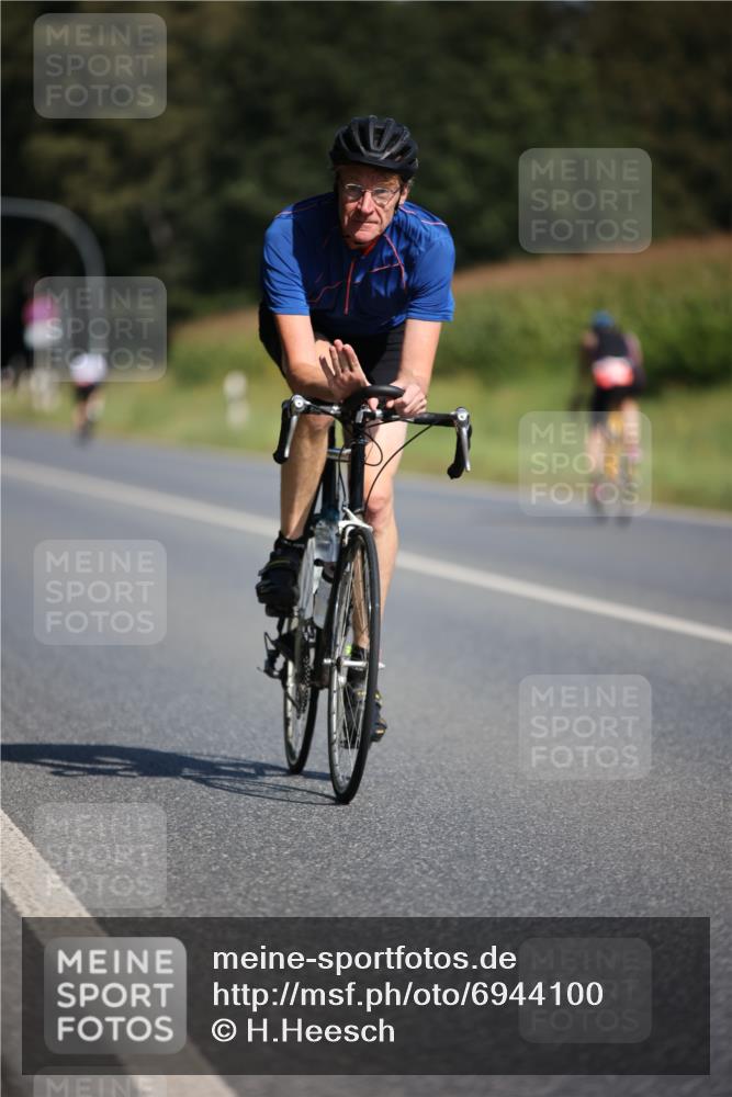 01.09.2024 - 17. Tribühne Triathlon H.Heesch http://msf.ph/oto/6944100 01.09.2024 11:36:25 Radfahren 312, 330, 382, 470, 545 meine-sportfotos.de