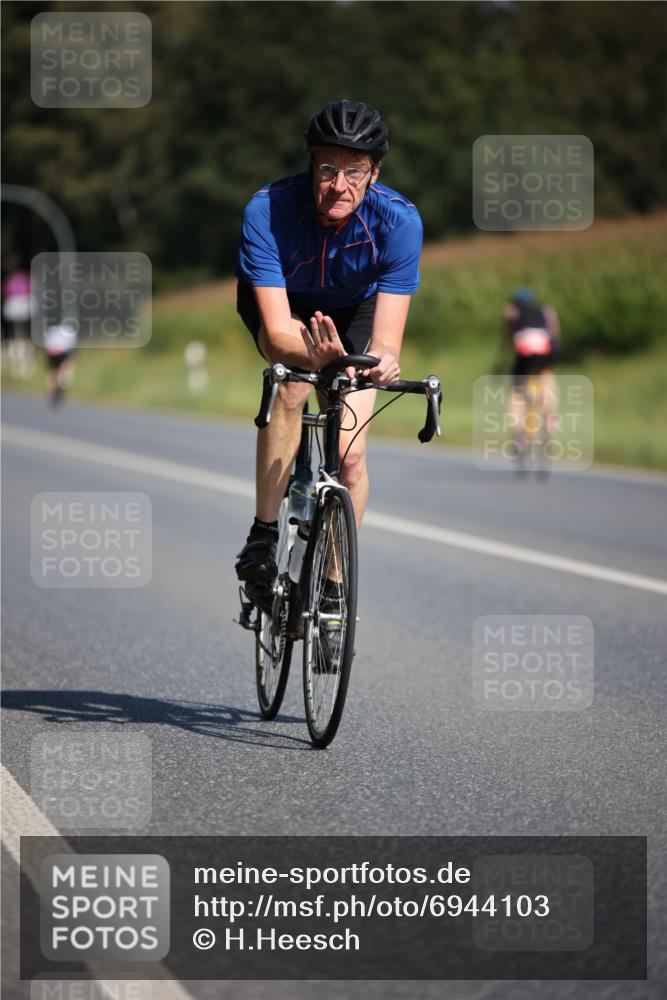 01.09.2024 - 17. Tribühne Triathlon H.Heesch http://msf.ph/oto/6944103 01.09.2024 11:36:26 Radfahren 312, 330, 382, 470, 545 meine-sportfotos.de