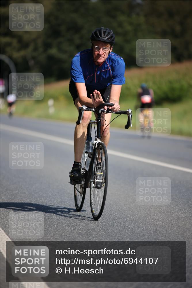 01.09.2024 - 17. Tribühne Triathlon H.Heesch http://msf.ph/oto/6944107 01.09.2024 11:36:26 Radfahren 312, 330, 382, 470, 545 meine-sportfotos.de
