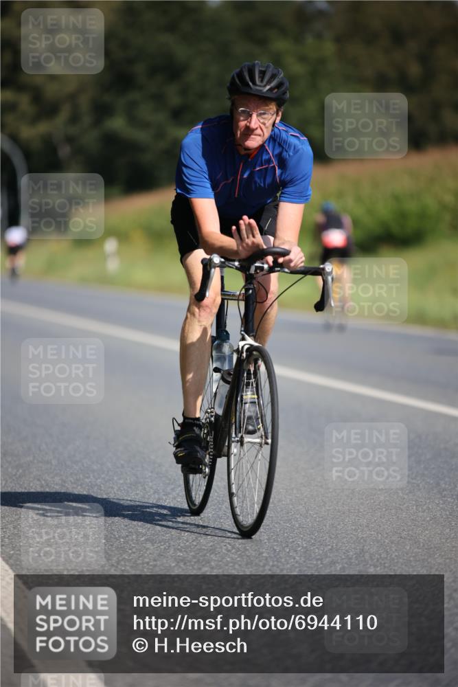 01.09.2024 - 17. Tribühne Triathlon H.Heesch http://msf.ph/oto/6944110 01.09.2024 11:36:26 Radfahren 312, 330, 382, 470, 545 meine-sportfotos.de