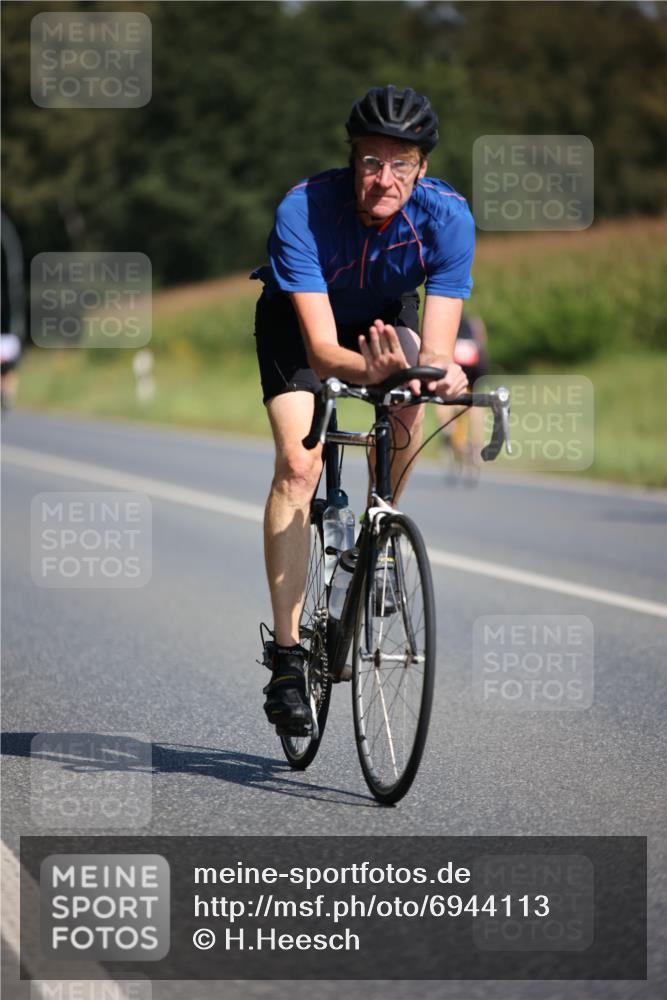 01.09.2024 - 17. Tribühne Triathlon H.Heesch http://msf.ph/oto/6944113 01.09.2024 11:36:26 Radfahren 312, 330, 382, 470, 545 meine-sportfotos.de