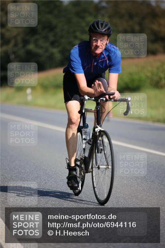 01.09.2024 - 17. Tribühne Triathlon H.Heesch http://msf.ph/oto/6944116 01.09.2024 11:36:26 Radfahren 312, 330, 382, 470, 545 meine-sportfotos.de