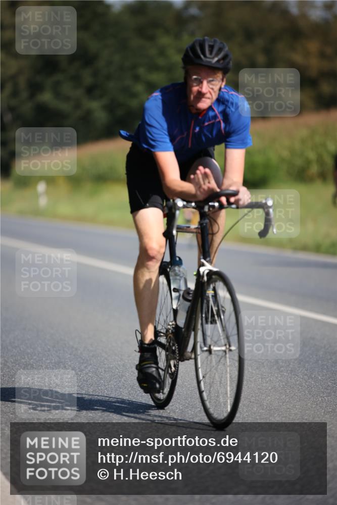 01.09.2024 - 17. Tribühne Triathlon H.Heesch http://msf.ph/oto/6944120 01.09.2024 11:36:26 Radfahren 312, 330, 382, 470, 545 meine-sportfotos.de