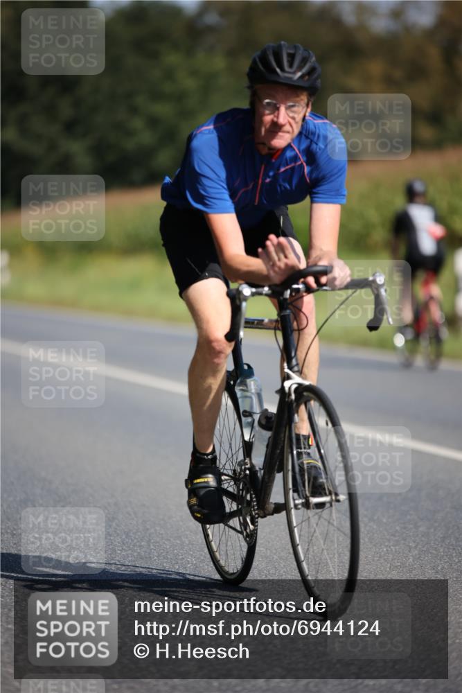 01.09.2024 - 17. Tribühne Triathlon H.Heesch http://msf.ph/oto/6944124 01.09.2024 11:36:26 Radfahren 312, 330, 382, 470, 545 meine-sportfotos.de