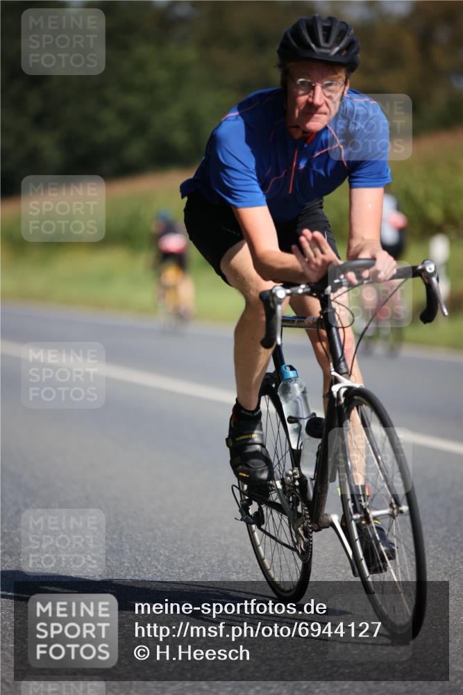 01.09.2024 - 17. Tribühne Triathlon H.Heesch http://msf.ph/oto/6944127 01.09.2024 11:36:26 Radfahren 312, 330, 382, 470, 545 meine-sportfotos.de