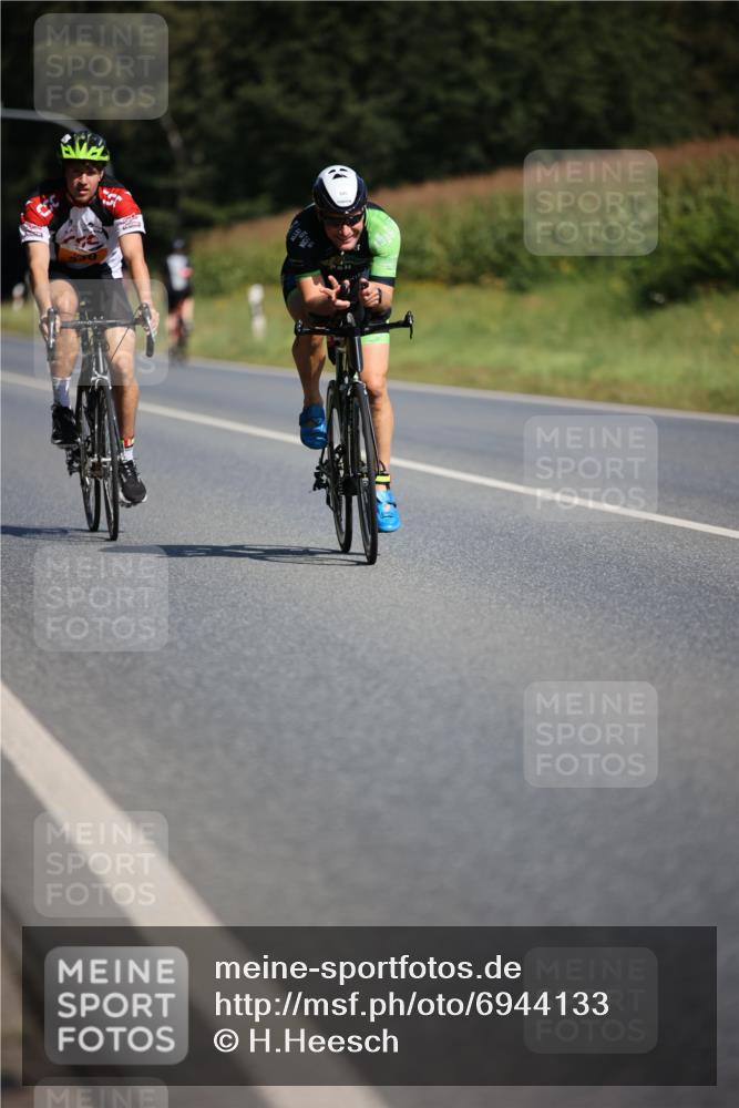 01.09.2024 - 17. Tribühne Triathlon H.Heesch http://msf.ph/oto/6944133 01.09.2024 11:36:33 Radfahren 309, 330, 341, 409, 475, 545 meine-sportfotos.de