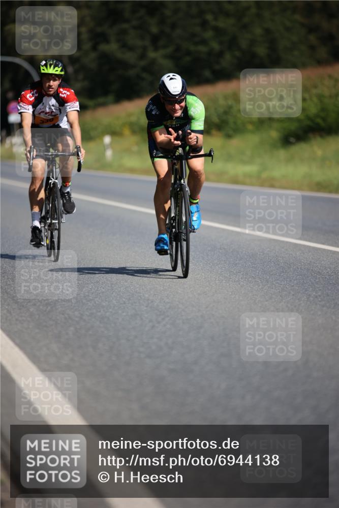 01.09.2024 - 17. Tribühne Triathlon H.Heesch http://msf.ph/oto/6944138 01.09.2024 11:36:34 Radfahren 309, 330, 341, 398, 409, 475, 545 meine-sportfotos.de