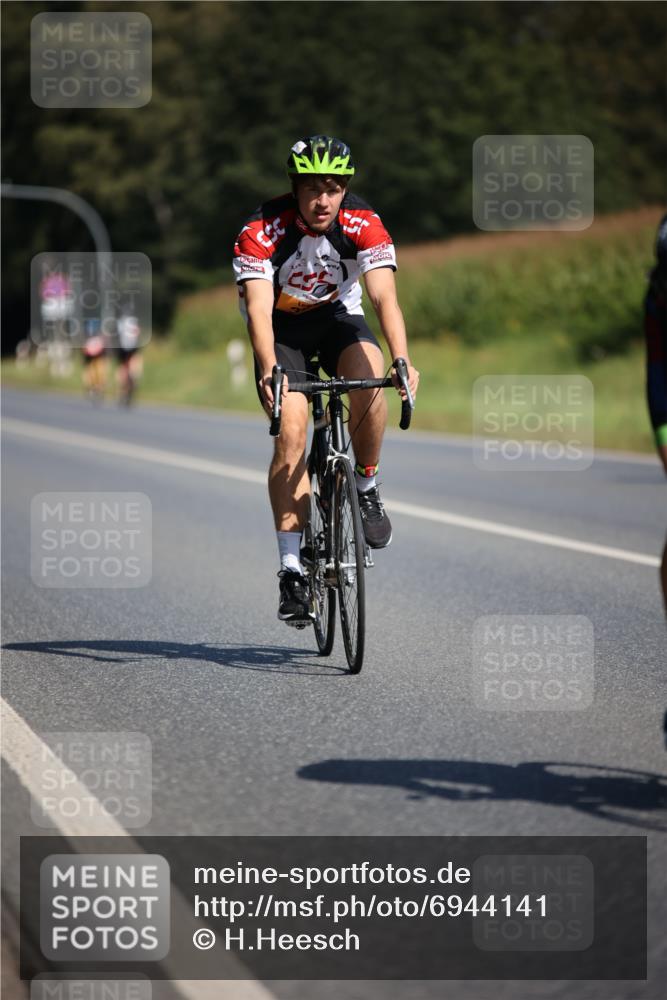 01.09.2024 - 17. Tribühne Triathlon H.Heesch http://msf.ph/oto/6944141 01.09.2024 11:36:35 Radfahren 309, 330, 341, 398, 409, 475, 545 meine-sportfotos.de