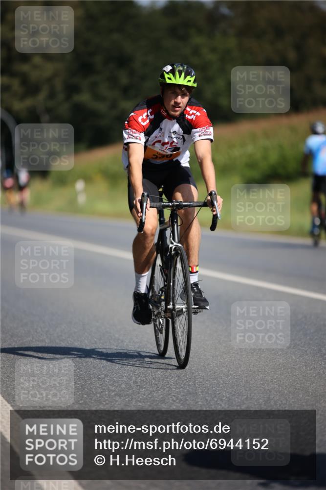 01.09.2024 - 17. Tribühne Triathlon H.Heesch http://msf.ph/oto/6944152 01.09.2024 11:36:35 Radfahren 309, 330, 341, 398, 409, 475, 545 meine-sportfotos.de