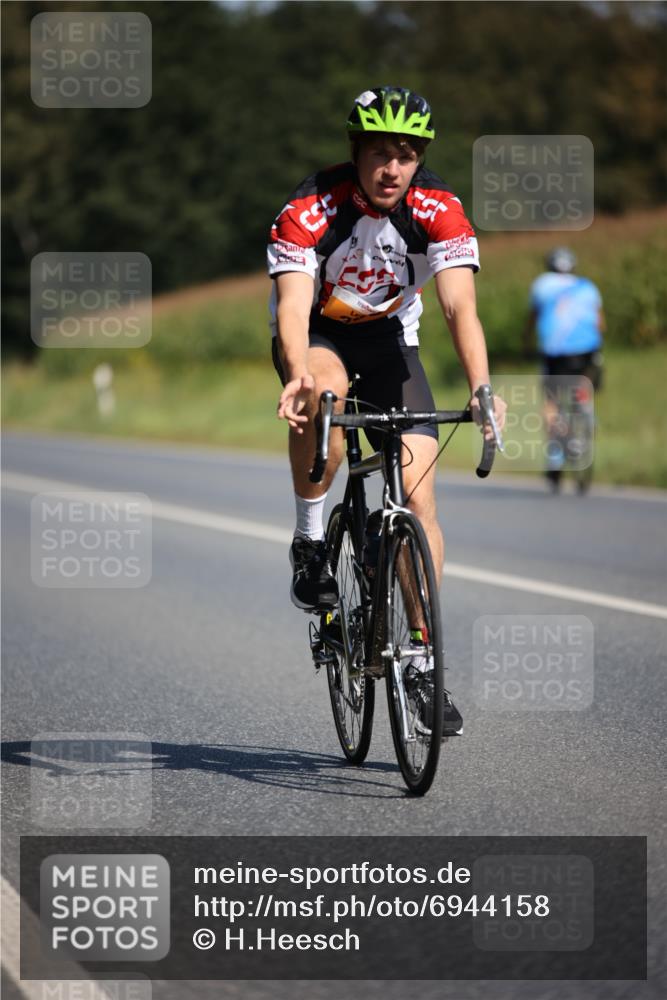 01.09.2024 - 17. Tribühne Triathlon H.Heesch http://msf.ph/oto/6944158 01.09.2024 11:36:35 Radfahren 309, 330, 341, 398, 409, 475, 545 meine-sportfotos.de