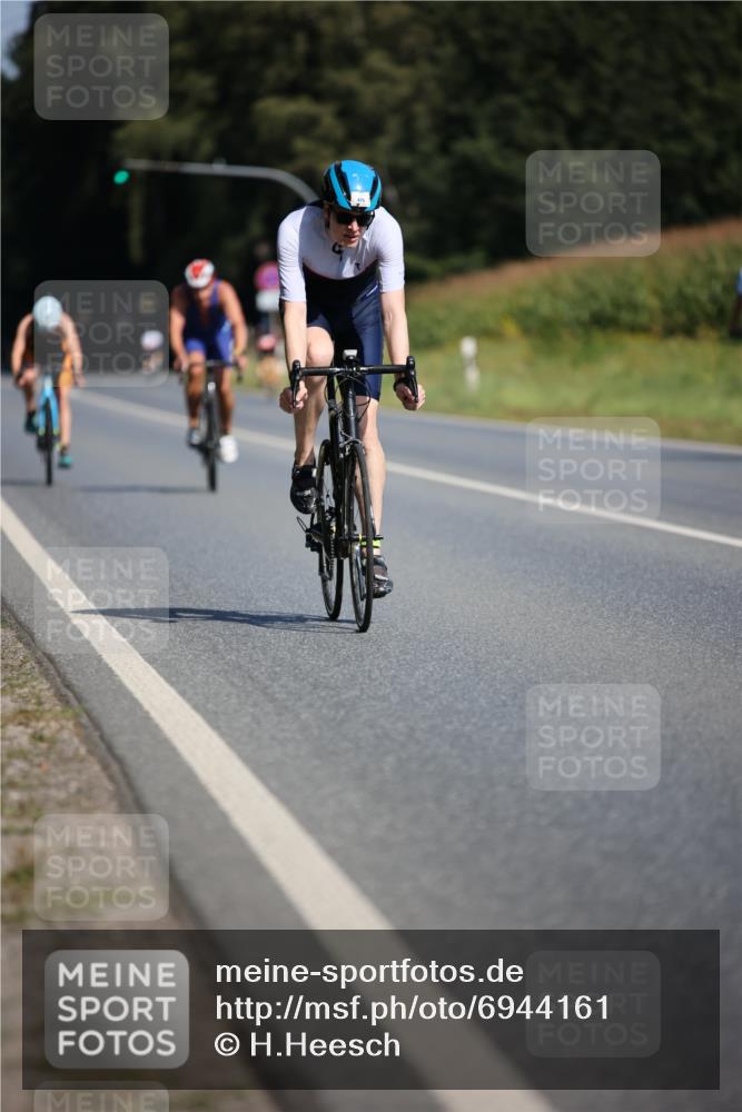 01.09.2024 - 17. Tribühne Triathlon H.Heesch http://msf.ph/oto/6944161 01.09.2024 11:36:36 Radfahren 309, 330, 341, 398, 409, 475, 545 meine-sportfotos.de
