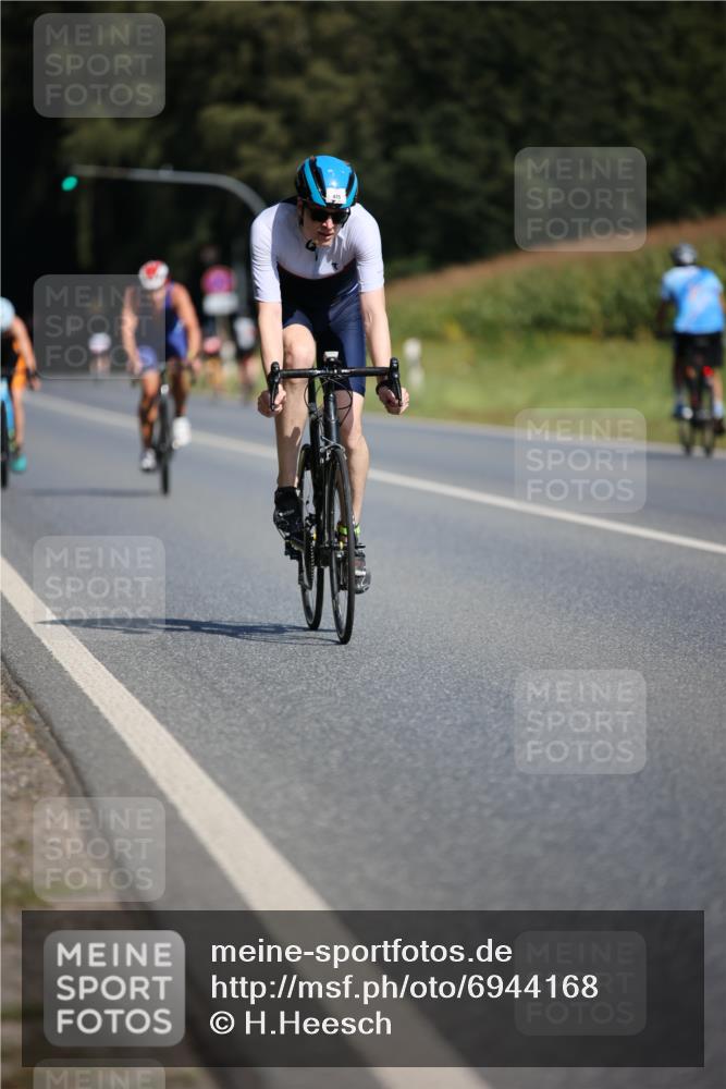 01.09.2024 - 17. Tribühne Triathlon H.Heesch http://msf.ph/oto/6944168 01.09.2024 11:36:37 Radfahren 309, 330, 341, 398, 409, 475 meine-sportfotos.de
