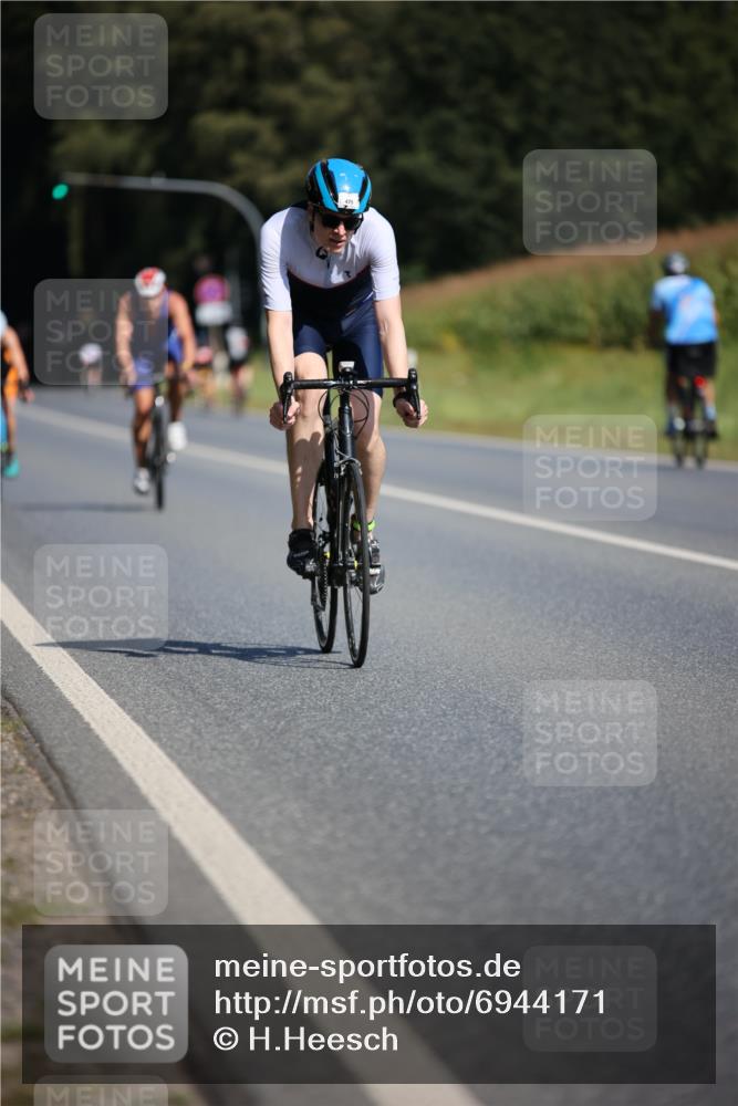 01.09.2024 - 17. Tribühne Triathlon H.Heesch http://msf.ph/oto/6944171 01.09.2024 11:36:37 Radfahren 309, 330, 341, 398, 409, 475 meine-sportfotos.de