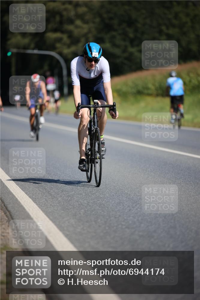 01.09.2024 - 17. Tribühne Triathlon H.Heesch http://msf.ph/oto/6944174 01.09.2024 11:36:37 Radfahren 309, 330, 341, 398, 409, 475 meine-sportfotos.de
